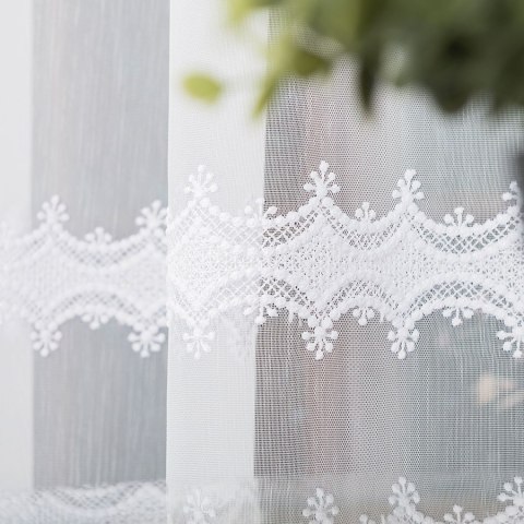 Firanka haftowana ze wzorem pasowym, wysokość 280cm, kolor 001 biały z błyskiem 082936/768/001/000280/1 Firanka haftowana ze wzorem pasowym, wysokość 280cm, kolor 001 biały z błyskiem 082936/768/001/000280/1