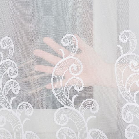 Firanka haftowana ze wzorem na samym dole, wysokość 180cm, kolor 001 biały 926122/000/001/000180/1