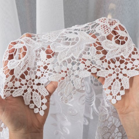 Firanka z aplikacją ze wzorem pasowym na markizecie, wysokość 250cm, kolor 001 biały 122625/433/001/000250/1 Firanka z aplikacją ze wzorem pasowym na markizecie, wysokość 250cm, kolor 001 biały 122625/433/001/000250/1