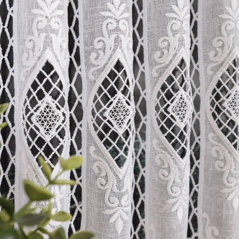 Zazdrostka haftowana panelowa na batyście, wysokość 45cm, kolor 001 biały 015620/420/001/000045/1 Zazdrostka haftowana panelowa na batyście, wysokość 45cm, kolor 001 biały 015620/420/001/000045/1