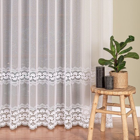 Firanka z aplikacją ze wzorem pasowym na markizecie, wysokość 280cm, kolor 001 biały 009397/433/001/000280/1 Firanka z aplikacją ze wzorem pasowym na markizecie, wysokość 280cm, kolor 001 biały 009397/433/001/000280/1