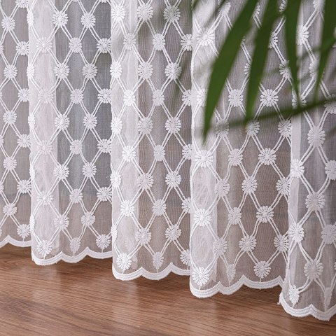 Firanka z aplikacją ze wzorem pasowym, wysokość 290cm, kolor 001 biały 006120/MIR/001/000290/1 Firanka z aplikacją ze wzorem pasowym, wysokość 290cm, kolor 001 biały 006120/MIR/001/000290/1