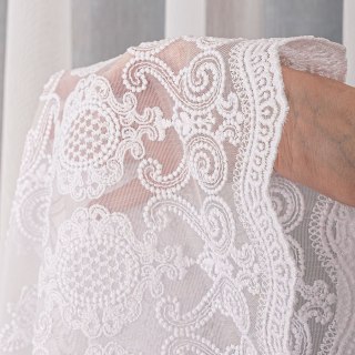 Firanka haftowana ze wzorem na samym dole, wysokość 160cm, kolor 001 biały 123597/768/001/000160/1