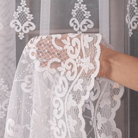 Firanka żakardowa ze wzorem po całości, wysokość 170cm, kolor 001 biały 618493/000/001/000170/1 Firanka żakardowa ze wzorem po całości, wysokość 170cm, kolor 001 biały 618493/000/001/000170/1