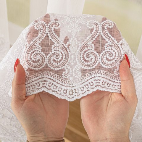 Firanka haftowana ze wzorem na samym dole, wysokość 160cm, kolor 001 biały 123597/768/001/000160/1 Firanka haftowana ze wzorem na samym dole, wysokość 160cm, kolor 001 biały 123597/768/001/000160/1