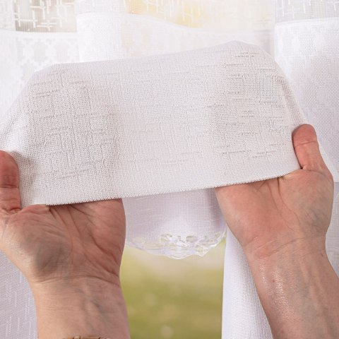 Firanka żakardowa ze wzorem pasowym, wysokość 180cm, kolor 001 biały 107233/000/001/000180/1