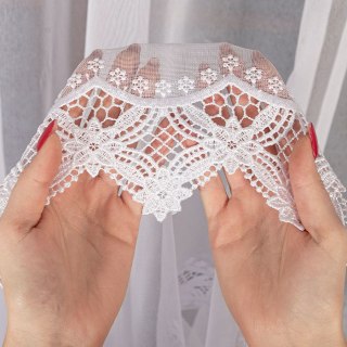 Firanka z aplikacją ze wzorem pasowym na markizecie z połyskiem, wysokość 175cm, kolor 001 biały 112860/433/001/000175/1