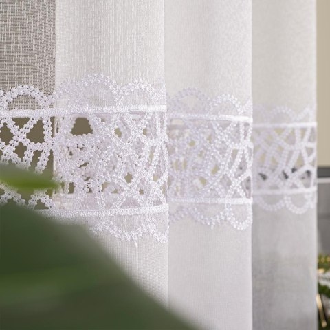 Firanka z aplikacją ze wzorem pasowym na markizecie, wysokość 175cm, kolor 001 biały 112997/433/001/000175/1 Firanka z aplikacją ze wzorem pasowym na markizecie, wysokość 175cm, kolor 001 biały 112997/433/001/000175/1