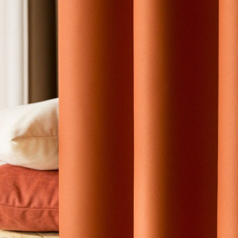 Zasłona gotowa typu blackout na przelotkach, szerokość 140cm x wysokość 250cm, kolor 841 ciemny pomarańczowy TD0015/ZGP/841/1402