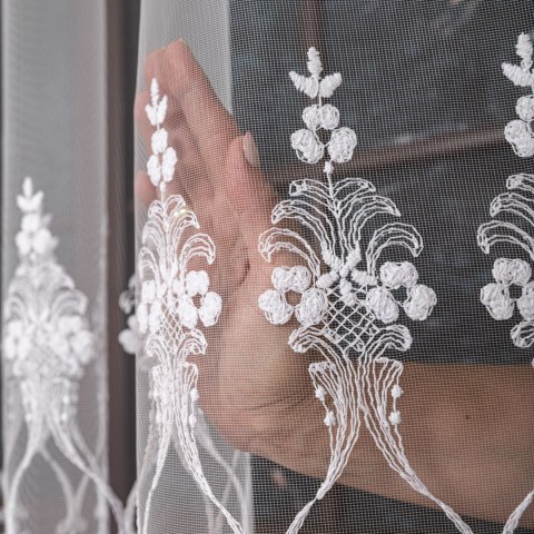 Firanka haftowana z samym dołem, wysokość 300cm, kolor 001 biały FH0036/020/001/000300/1