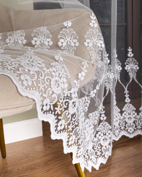 Firanka haftowana z samym dołem, wysokość 300cm, kolor 001 biały FH0036/020/001/000300/1