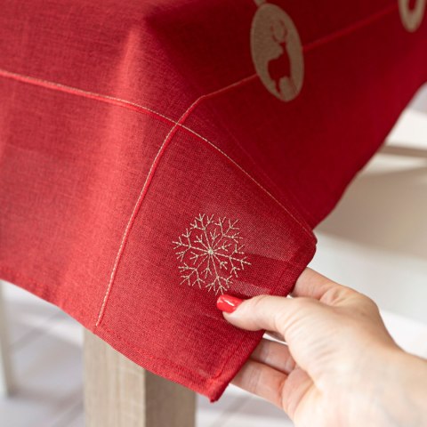 BŁYSZCZĄCY RENIFER Obrus z haftem, szerokość 140cm x wysokość 180cm, kolor 003 czerwony 295157/KSP/L03/140180/1