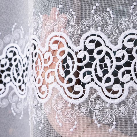 Firanka z aplikacją na markizecie ze wzorem pasowym, wysokość 280cm, kolor 001 biały 009393/433/001/000280/1