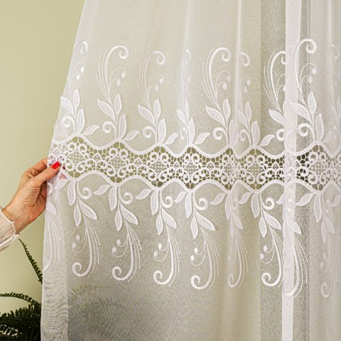 Firanka z aplikacją na markizecie ze wzorem pasowym, wysokość 160cm, kolor 001 biały 122467/433/001/000160/1