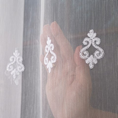 Firanka haftowana pasowa, wysokość 300cm, kolor 001 biały FH0040/768/001/000300/1