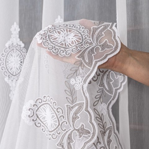 Firanka haftowana pasowa, wysokość 285cm, kolor 002 biały z szaro-białą nicią FH0030/768/002/000285/1