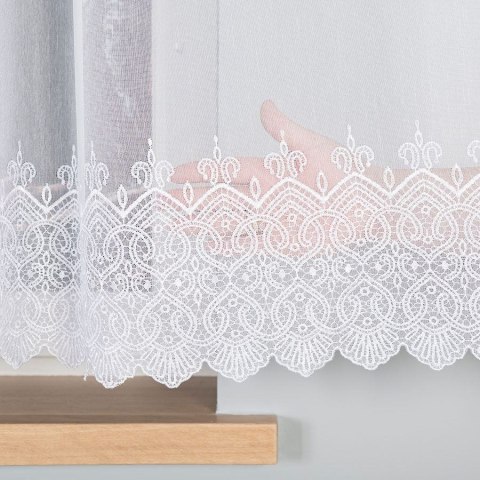 Firanka haftowana ze wzorem na samym dole, wysokość 160cm, kolor 001 biały 008240/768/001/000160/1