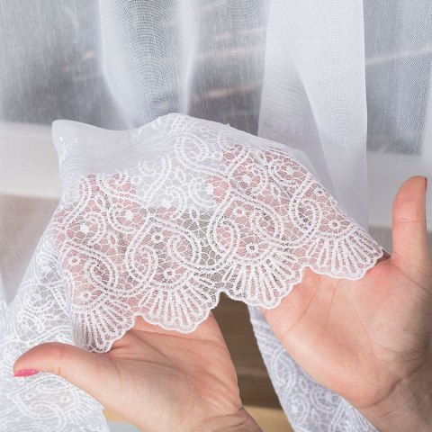 Firanka haftowana ze wzorem na samym dole, wysokość 160cm, kolor 001 biały 008240/768/001/000160/1