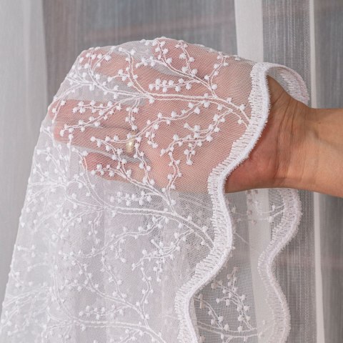Firanka haftowana ze wzorem na samym dole, wysokość 170cm, kolor 001 biały FH0048/768/001/000170/1