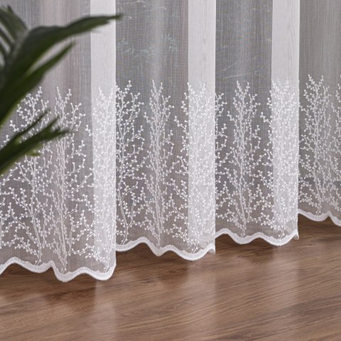 Firanka haftowana ze wzorem na samym dole, wysokość 300cm, kolor 001 biały FH0048/768/001/000300/1