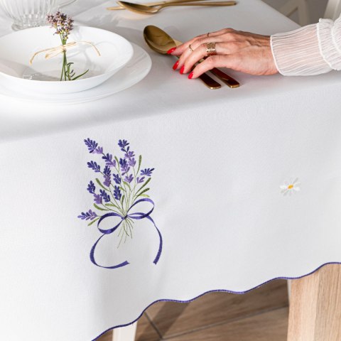 LAWENDOWA POLANA Obrus z haftem, szerokość 140cm x wysokość 240cm, kolor 001 biały 291771/KSP/001/140240/1