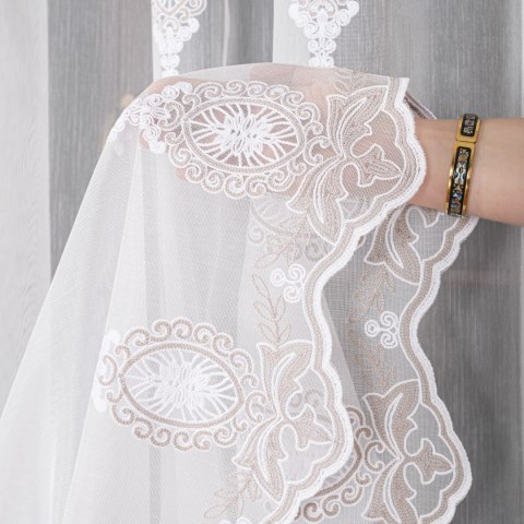 Firanka haftowana pasowa, wysokość 285cm, kolor 003 biały z beżowo-białą nicią FH0030/768/003/000285/1