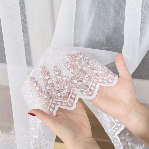 Firanka haftowana ze wzorem na samym dole, wysokość 160cm, kolor 001 biały 007888/768/001/000160/1