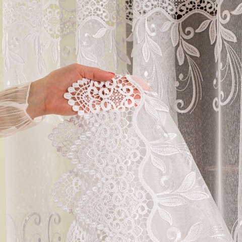 Firanka z aplikacją na markizecie 122467 wysokość 250 cm kolor biały